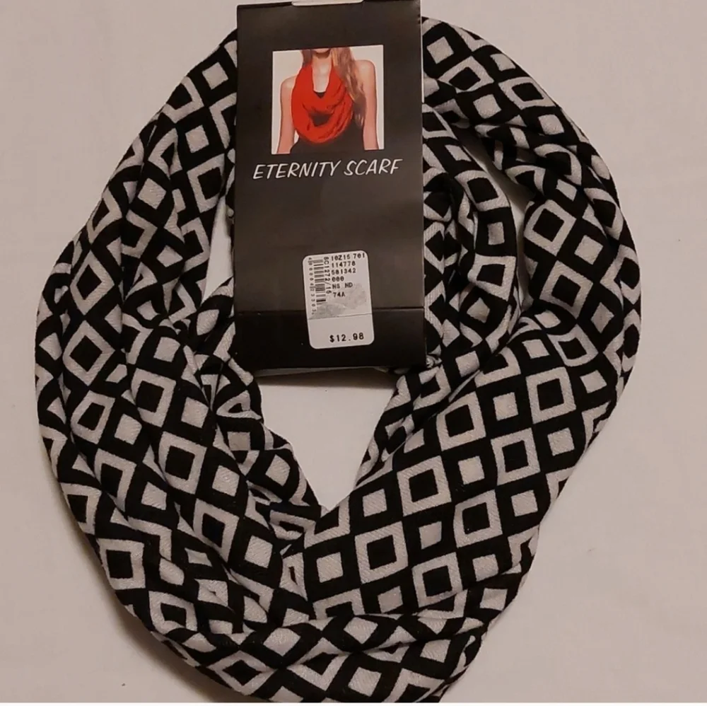 Eternity Scarf in Black and White Plaid NWT